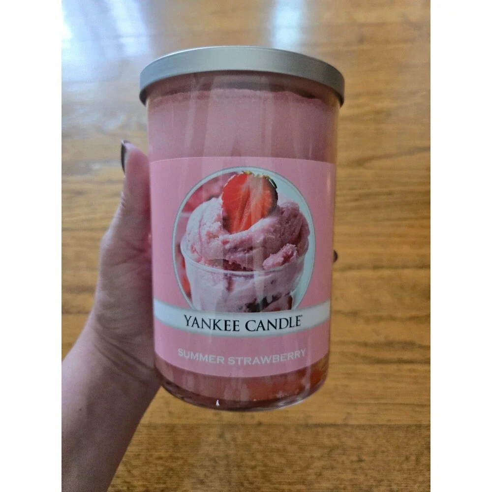 Yankee Candle Summer Strawberry 20 oz 